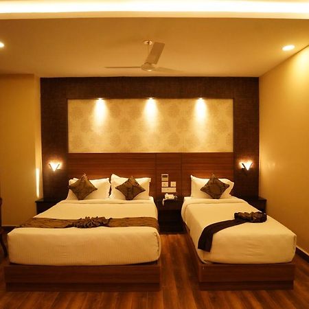 V Five Hotel Singapperumalkovil Kültér fotó