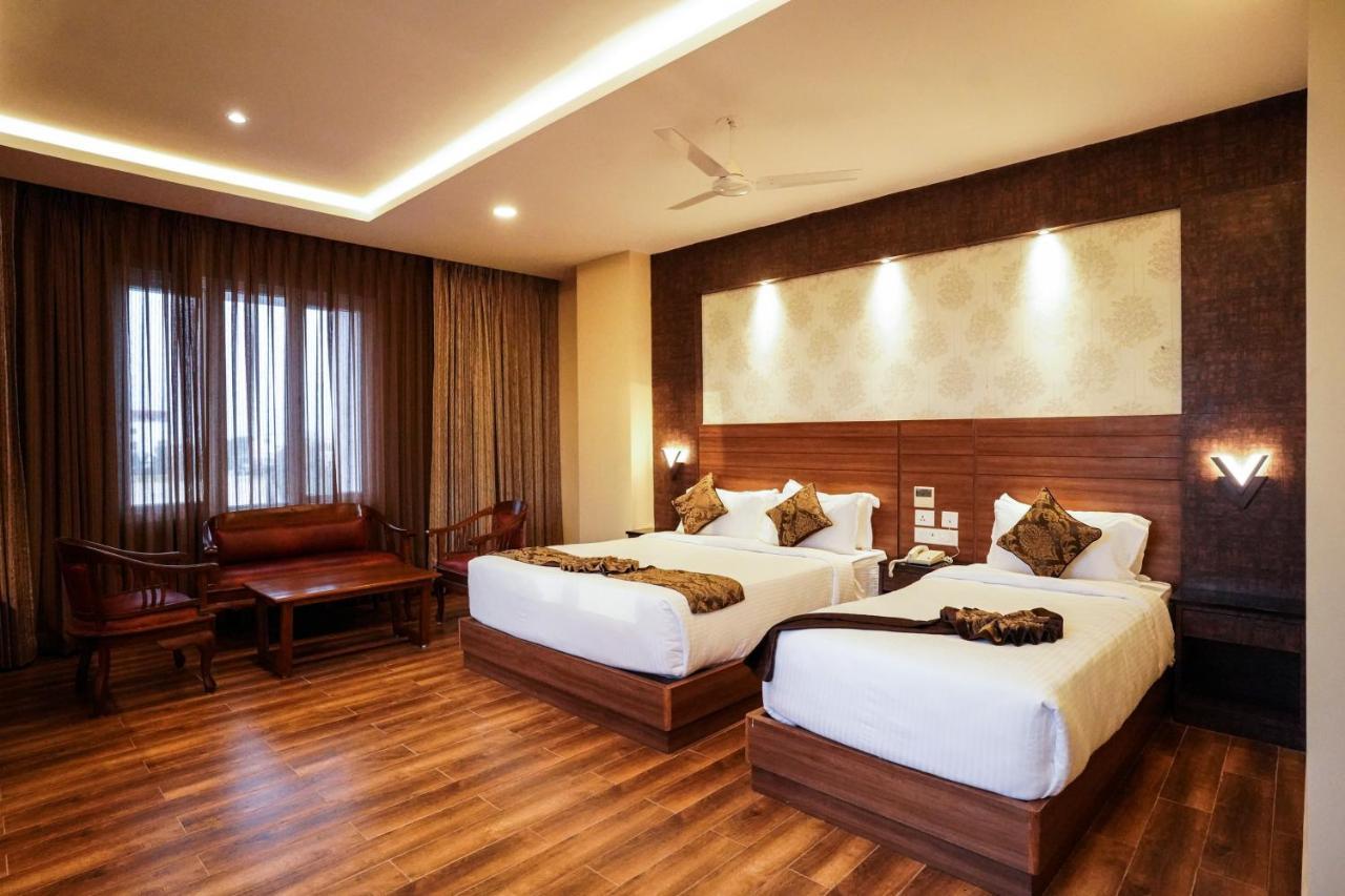 V Five Hotel Singapperumalkovil Kültér fotó