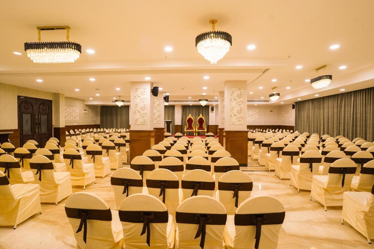 V Five Hotel Singapperumalkovil Kültér fotó